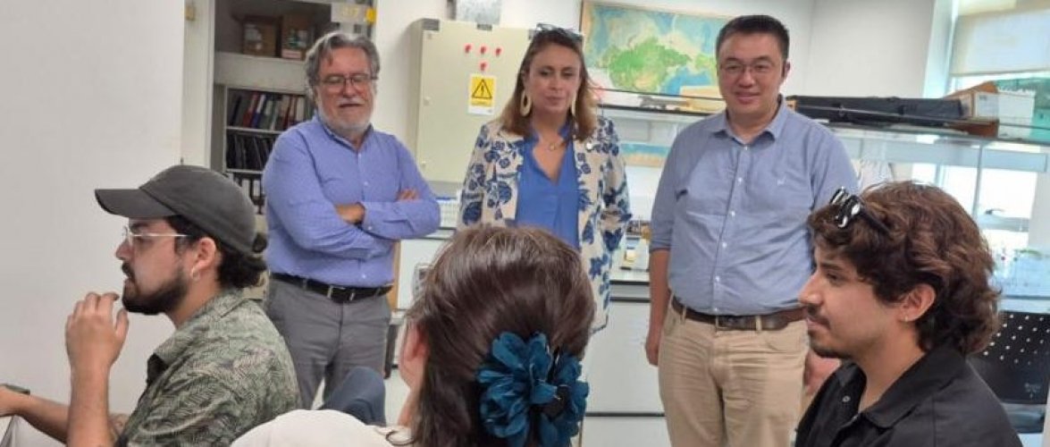 Académico chino visita la Escuela de Ciencias del Mar de la PUCV para fortalecer cooperación e intercambio estudiantil y académico