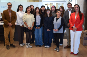 Futuras Mujeres Científicas de la Facultad reciben bienvenida en el Decanato