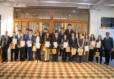 Estudiantes de Derecho PUCV reciben certificados de ius postulandi