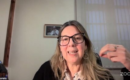 Decana de la Facultad Eclesiástica de Teología participó en conversatorio internacional sobre inteligencia artificial y humanidad