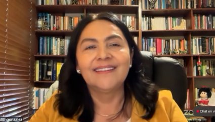 Decana de la Facultad Eclesiástica de Teología participó en conversatorio internacional sobre inteligencia artificial y humanidad