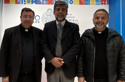 Único plan de formación de este tipo en el mundo: PUCV inició histórico período de clases presenciales de Licenciatura en Derecho Canónico