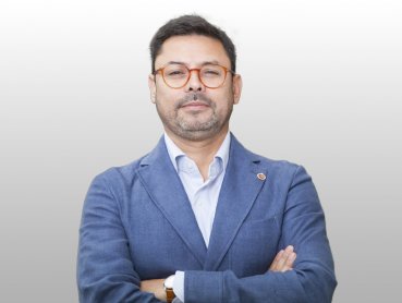 David Aceituno asume como director del Instituto de Historia